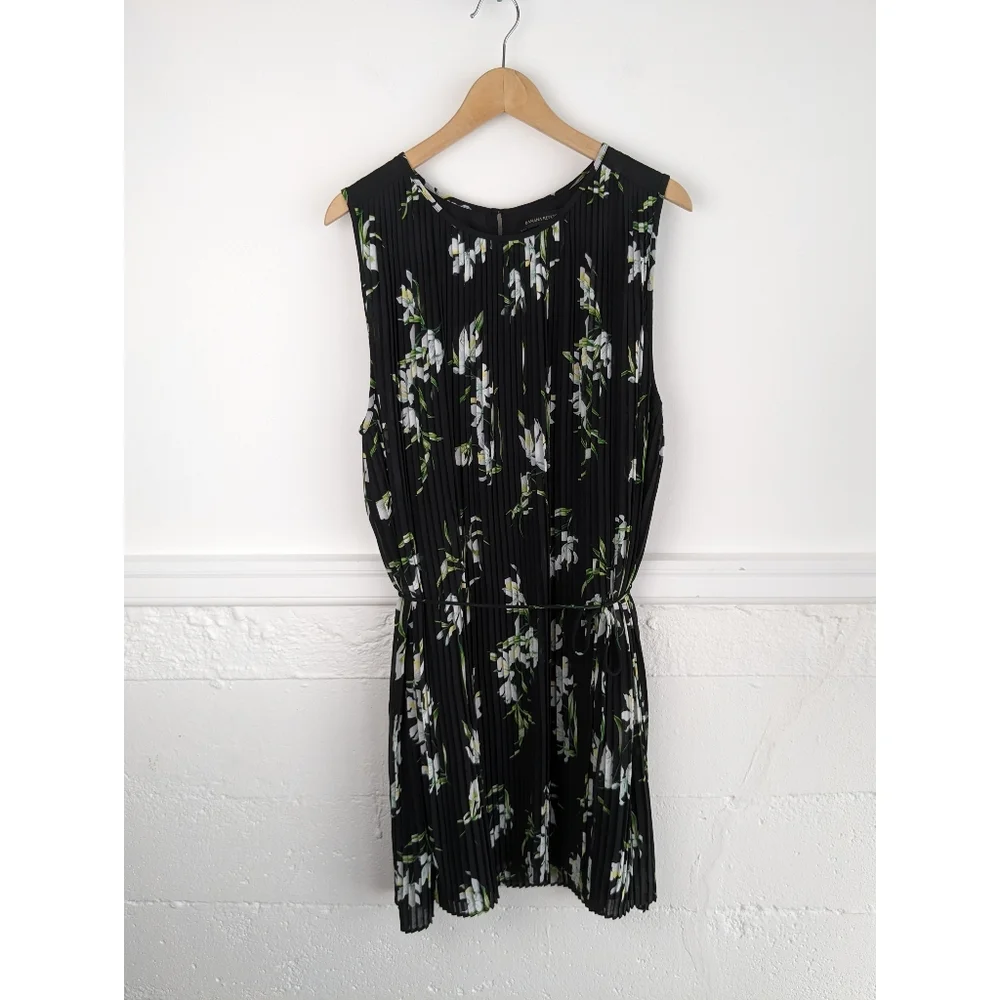 Banana Republic • Georgette Floral Pleated Dress - Picture 2 of 9